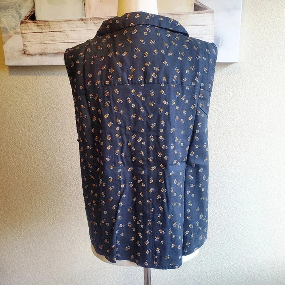 SO | Cropped Sleeveless Button Down Top in Black Daisy Dot sz 2X - Picture 3 of 12